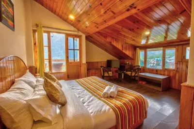 MERU Stays Hotels in Hallan-i
