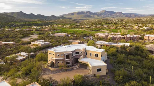 Sunbeam by AvantStay Elegant Private Desert Home w Infinity Pool Spa View