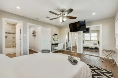Luxurious Retreat - Pool, Jacuzzi, Cinema & BBQ Dallas College Brookhaven Campus Workforce & Continuing Education 주변 호텔
