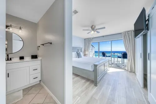 Weekender by AvantStay Gorgeous Beach Front Home w Ocean View