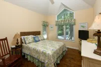 Awesome Beach Home, Private Pool, Lagoon View, Pet friendly, just discounted