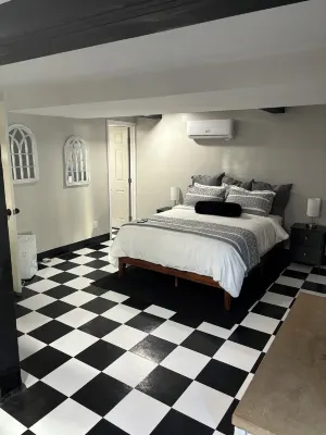 Charming 1-bedroom diner theme apartment with AC and WiFi in Morrow