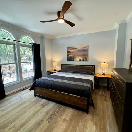 7 Bedrooms-4 Kings, 7 Baths! Sleeps 20! Pool Table, Ping Pong & Many Water Toys!