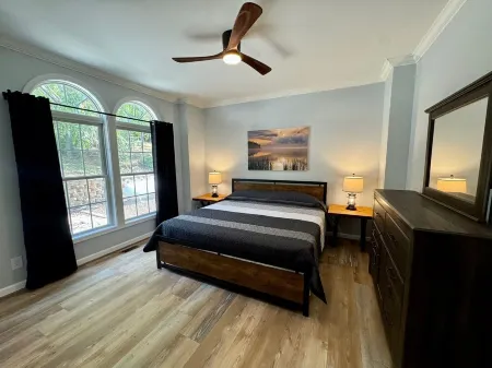 Live Edge Lodge-6,300 Sq Ft! 7 Bds, 7 Baths! Fire Pit, Pool Table, Foosball!