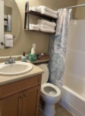 Welcoming 2-bedroom condo close to the beach in charming Birch Bay.