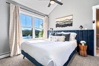 Lakeview & Ski -HotTub!FirePit! Theatre CloseToSki! Dog Friendly! Sleeps 12