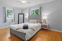 Comfy Family & Kid Friendly Home - Near I-80 w/ Pool Table & Outdoor Patio โรงแรมใน