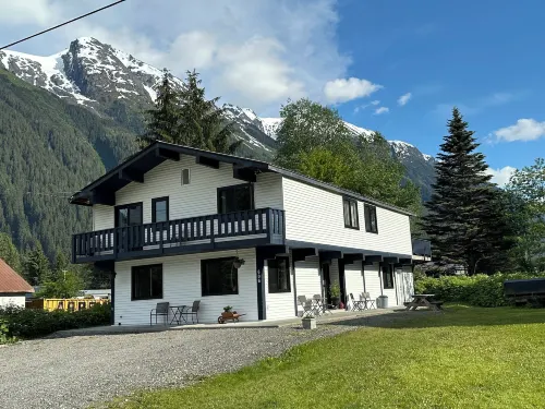 Bear Valley Guesthouse - Parking