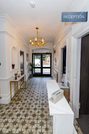 Woodford Hotel Отели в г. Редбридж