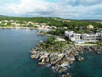 Santosha Whitehouse JM - 10 Bedroom Villa w Private Beach Hotel a 