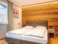 Modern Suite Directly on the Ski Slope Hotels in Saalbach