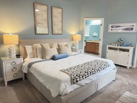 TikiTiki Lake Sumter, private pool, hot tub, game room, outdoor kitchen&tiki bar