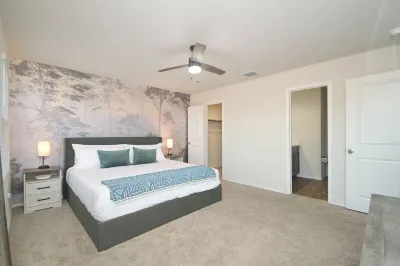 Sparkling New 4 Bedroom Family Retreat near Sea World, Lackland AFB, & Six Flags Hotels near Mosaic Church SA