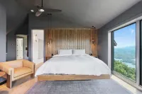 SkyHaüs @Lake Burton - World-Class Views, Infinity Hot Tub, 3 Grills, & Porches.