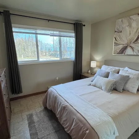 Eagles Perch!! Beautiful apt. In Kenai overlooking the mouth of the Kenai River
