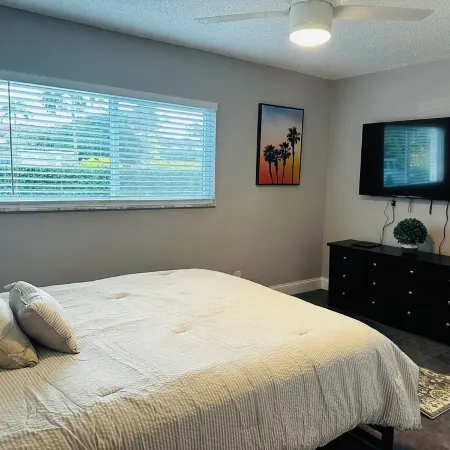 Charming 2-bedroom apartment with AC, WiFi in pleasant Delray Beach
