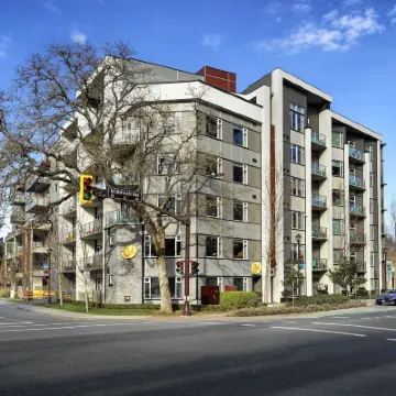 SoLo Suites Hotels near Havenwood Park
