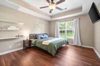 Spacious 4-bedroom House near Downtown Clarksville