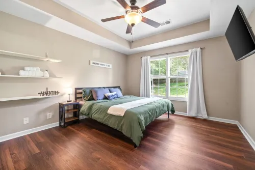 Spacious 4-bedroom House near Downtown Clarksville