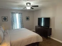 A Walk in Central Park. Tastefully decorated 3 bed 2 bath House in Southaven
