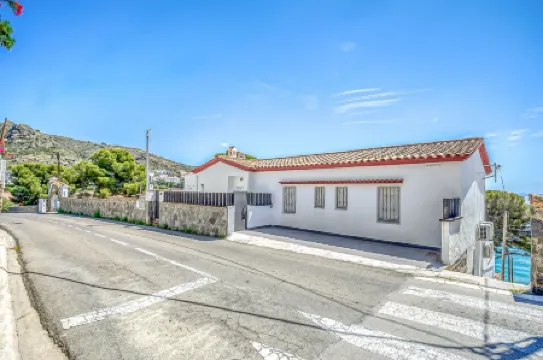 Apartment Near Platja Almadrava Beach