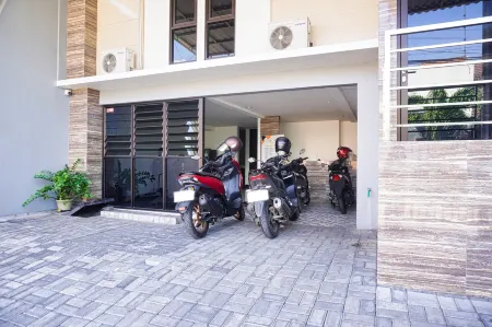 Axilo House Syariah by Sinergi Отели рядом с достопримечательностью «Tugu Muda»