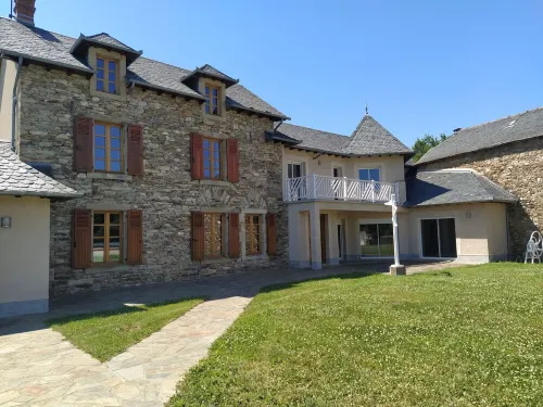House combining old and new in Aveyron