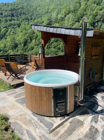 Small Gîte-House on 5 ha property, swimming pool, sauna, gym, horses, donkey Отели в г. Ос-ан-Асп