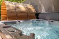 Luxe, Dogsok, Sauna,Hot Tub, FirePit, Bocce, GameRoom! Minutes to Bryce!