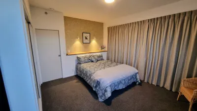 High-quality guesthouse minutes from everywhere! Breakfast included! Hotels near New World Newlands