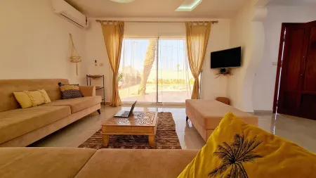 Villa Lina : Modern swimming pool not overlooked Djerba