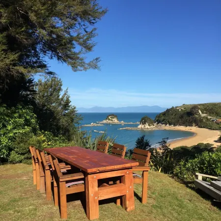 Heart of Kaiteriteri: Absolute Privacy nestled between both beaches Отели рядом с достопримечательностью «Kaiteriteri Kayak»