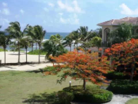 Gorgeous Beach front 2 bed 2.5 bath condo "Serenity by the Sea" โรงแรมใน