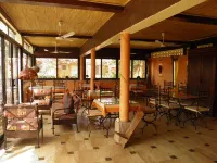 African hut comfort on estate with pool Hotel a Mbour