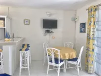 Beautiful apartment 5 min from Pereybere beach and also a 2nd apartment.