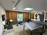Cozy Quiet 2 Bed Victoria Retreat with Gym