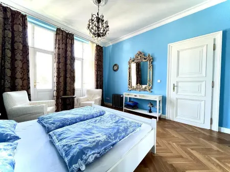 Bohemian City View + Balcony + Free Parking at the property