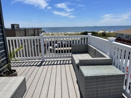Oceanviews from Every Room...Steps to the Beach