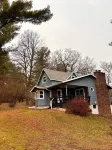 The Trimbelle Cottage: Secluded Riverside Retreat on 7 acres, with Hot Tub!