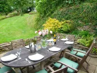 Beautiful Cottage with gorgeous gardens log burner, EV charger and Pet-friendly