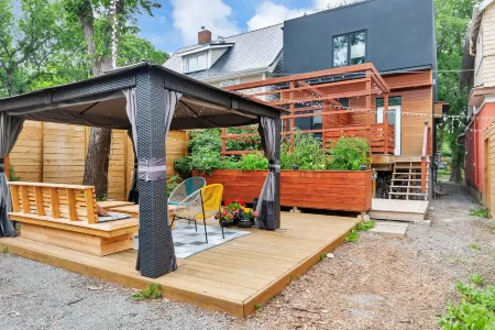 Scandinavian-Inspired Spa Retreat- Downtown Regina Отели рядом с достопримечательностью «Университет Реджайна»