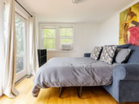 Waterfront Mashpee 5Bed/3Bath house with AC and WiFi w/ Private Beach Hotels in Mashpee