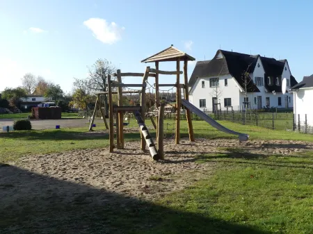 Country house on the lagoon in Stolpe on Usedom Отели в г. Штольпе-на-Узедоме