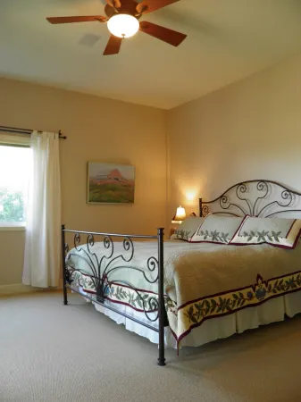 Vineyard FarmStay w/ Heated Pool from May-Oct.