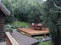 Authentic log chalet serene and secluded with outdoor spa