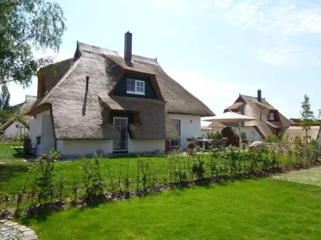 Reethus, 3 bedrooms + 1 infant, 2 bathrooms, fireplace, sauna, outdoor whirlpool, garden, WLAN