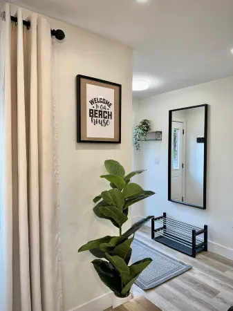 Hillside Hideaway - Up By The Ravine w/ 5 Minute Walk to Little Beach