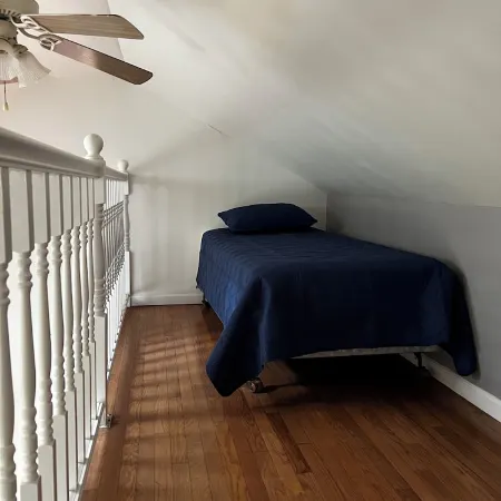 Cozy Loft Cottage on Hubbard Lake