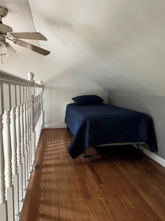 Cozy Loft Cottage on Hubbard Lake