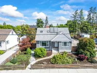 Heritage Retreat: Hot Tub, Private Yard, Firepit, Sleep 10